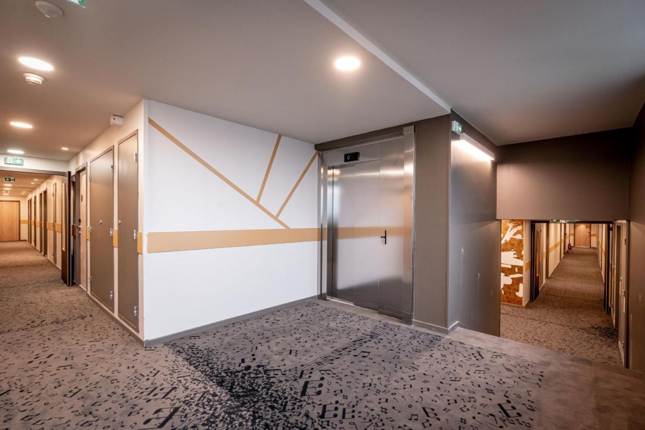 Ibis Styles Valenciennes Petite Foret Exterior photo