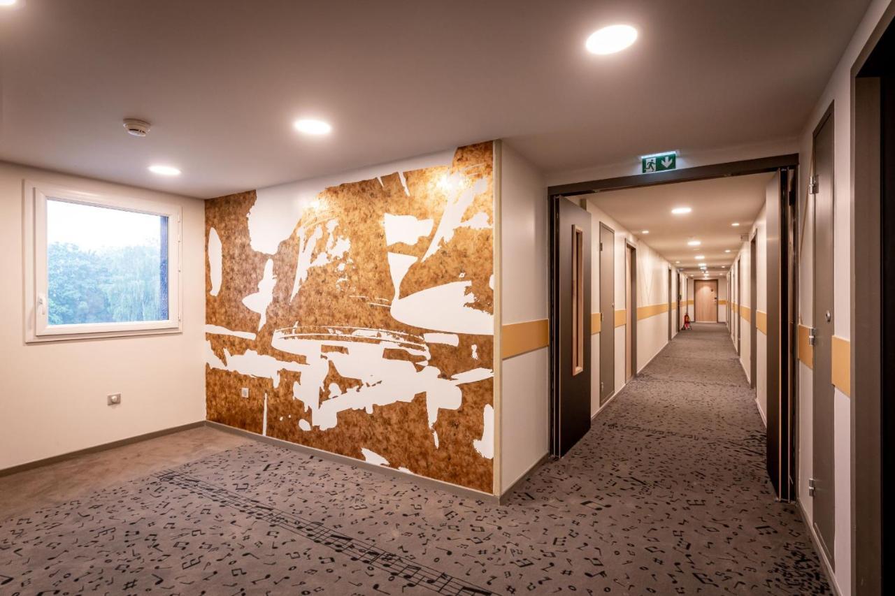 Ibis Styles Valenciennes Petite Foret Exterior photo